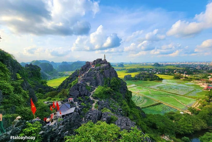 From Hanoi: Tam Coc Boat Trip and Hoa Lu & Mua Cave Tour - Guides who shape the experience
