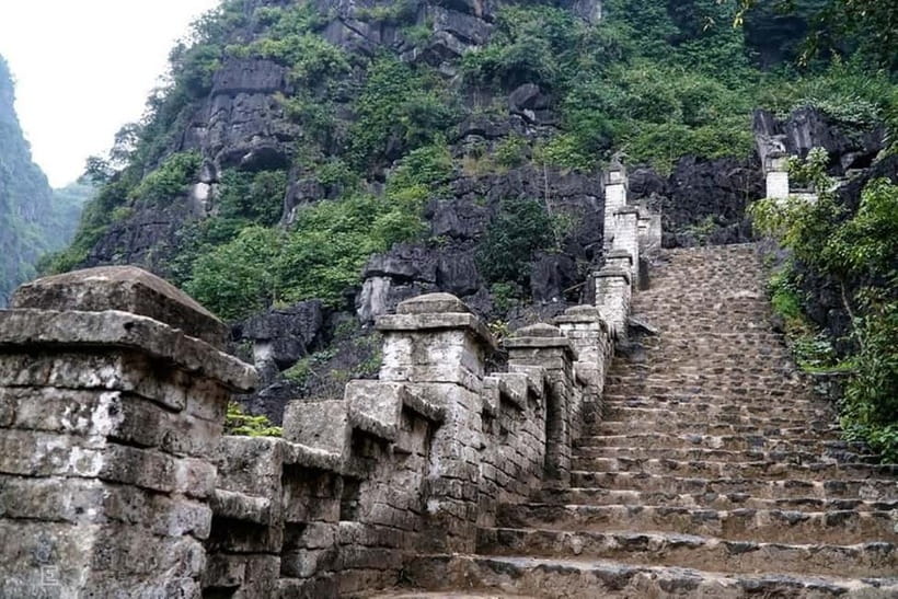 From Hanoi: Tam Coc Boat Trip and Hoa Lu & Mua Cave Tour - Who should book this Ninh Binh tour?
