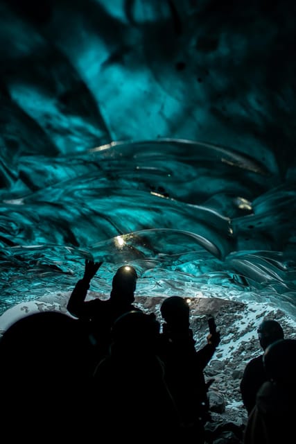 From Jökulsárlón: Vatnajökull Glacier Blue Ice Cave Tour - Time inside the cave and the problem of crowds