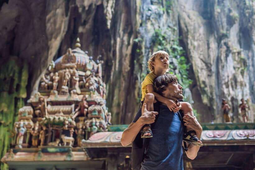 From Kuala Lumpur: Private Batu Caves Cultural Tour - The giant Lord Murugan statue and the climb