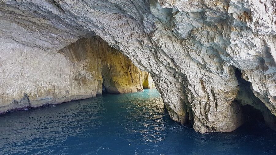 From Lefkimmi: Paxos, Antipaxos & Blue Caves Boat Tour - How the transport and timing affect your day