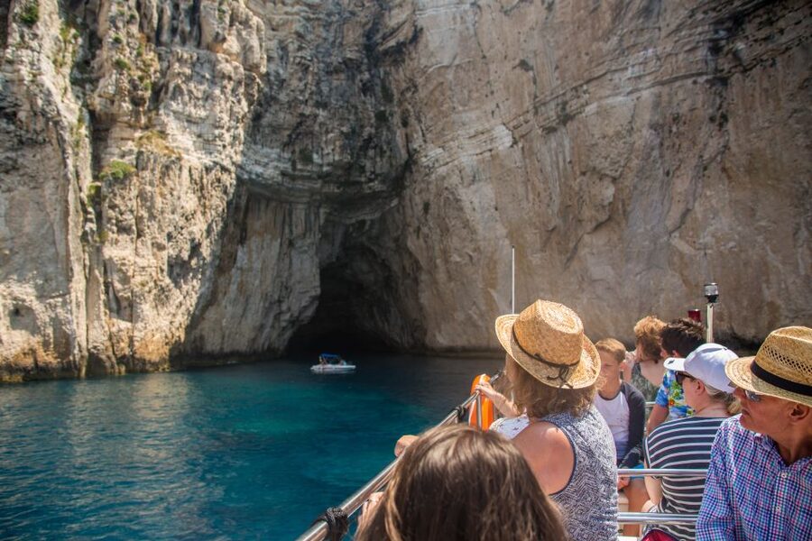 From Lefkimmi: Paxos, Antipaxos & Blue Caves Speedboat Tour - Pickup, packing, and timing advice