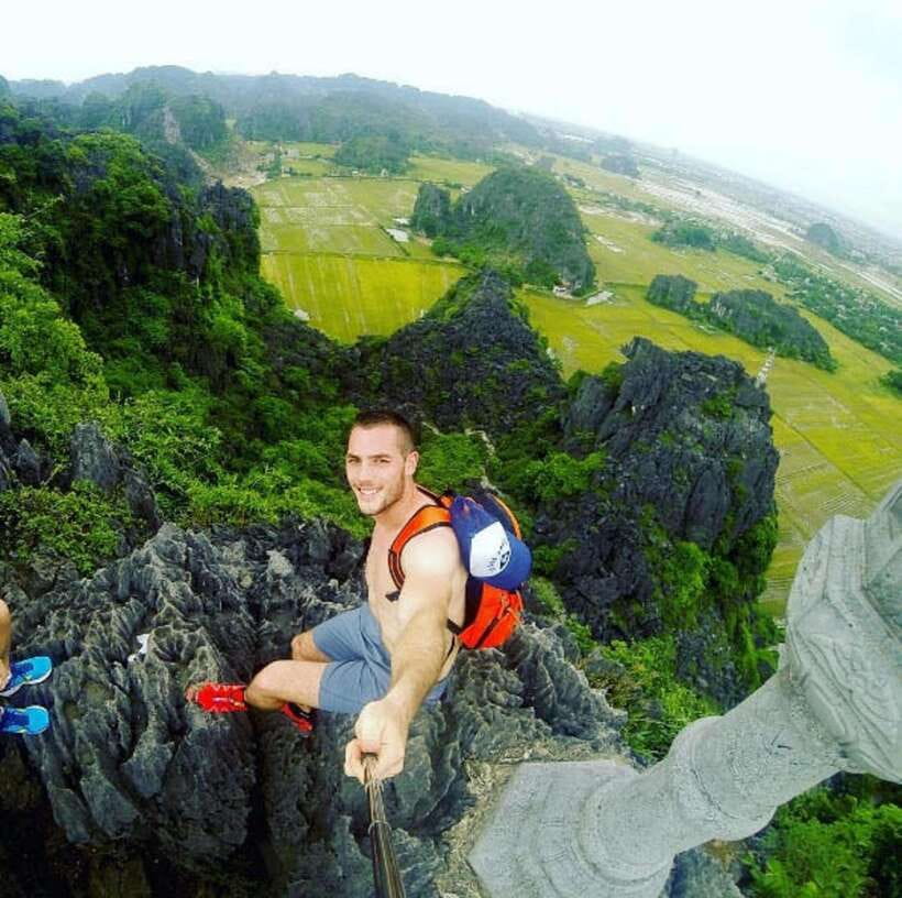 From Ninh Binh: Hoa Lu, Bai Dinh, Trang An, & Mua Cave Tour - Mua Cave and the 500-step finish