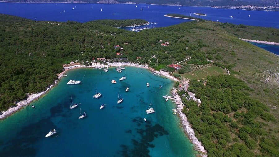 From Omis: Blue Cave & 5 Island Speedboat Tour - Two hours in Hvar, enough for a focused walk