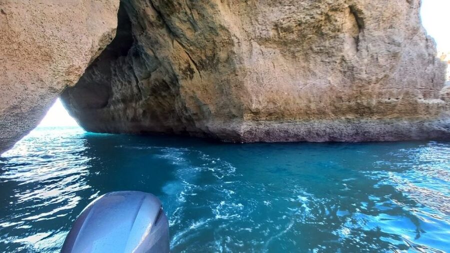From Portimão: Algar de Benagil and Sea Caves Boat Tour - What the guides add to the experience