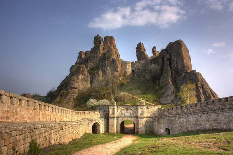 From Sofia: Belogradchik Rocks & Venetsa Cave Full-Day Tour - Venetsa Cave: colorful lights and a rougher edge