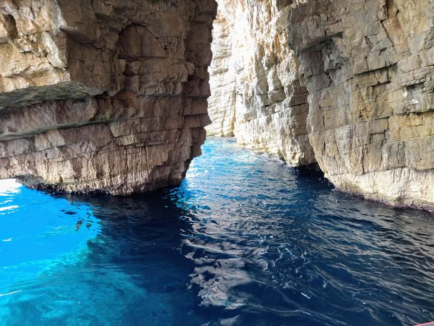 From Split: Blue Cave, Hvar, Mamma Mia, 5 Islands boat Tour - Stiniva Cove from the water