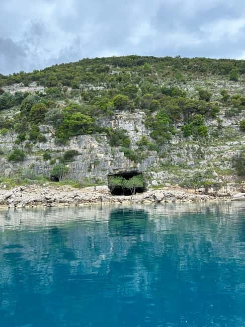 From Vlore: Haxhi Ali Cave & Karaburun Beach Speedboat Tour - St. Vasil Bay: 90 minutes by the water