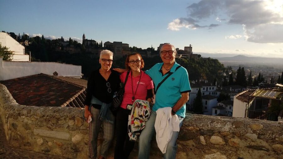 Granada: Albaicín, Sacromonte & Museum of Caves Walking Tour - What to bring and how to prepare