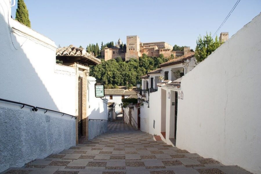 Granada: Albaicín, Sacromonte & Museum of Caves Walking Tour - Why this Granada walk is worth your morning