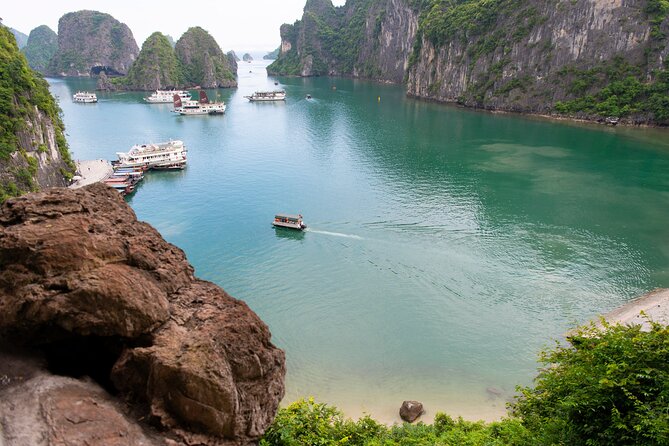 Halong Bay 2 Days 1 Night Traditional Boat - Day Two: A Calm Morning at Luon Cave