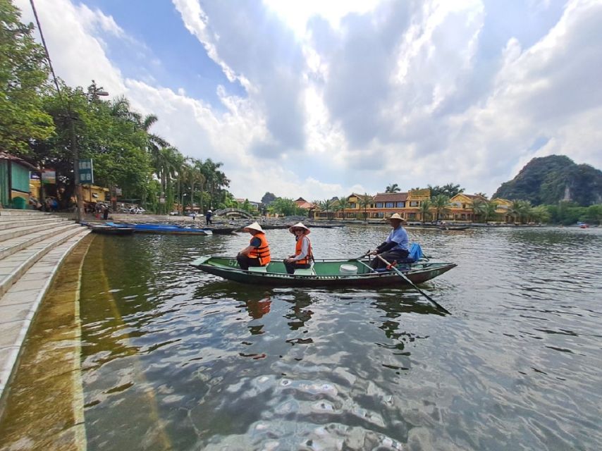 Hanoi: Ninh Binh, Hoa Lu, Tam Coc and Mua Cave Day Trip - Cycling through the countryside