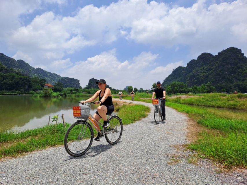 Hanoi: Ninh Binh, Hoa Lu, Tam Coc and Mua Cave Day Trip - Mua Cave and the 500-step climb