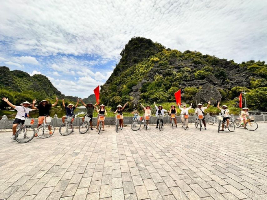 Hanoi: Ninh Binh, Hoa Lu, Tam Coc and Mua Cave Day Trip - The early ride from Hoan Kiem