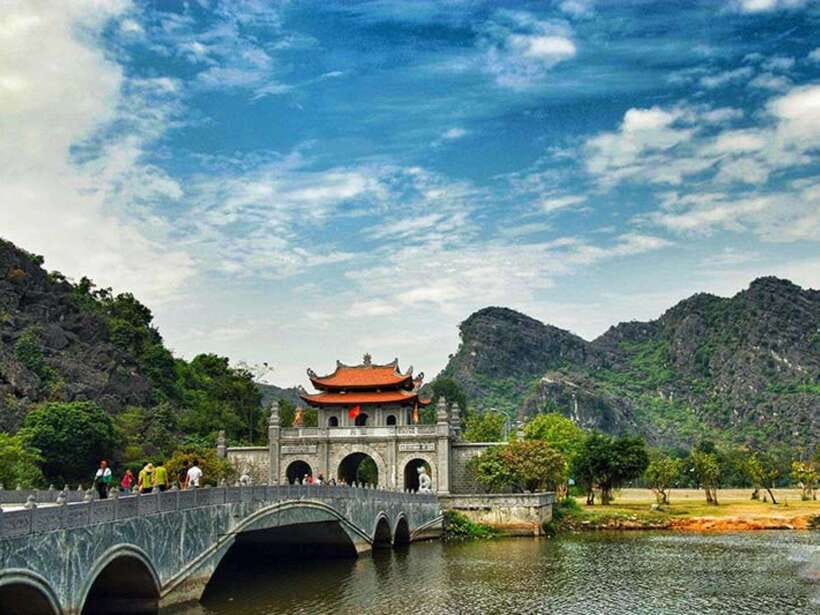 Hanoi: Ninh Binh, Hoa Lu, Trang An & Mua Cave Day Trip - Hoa Lu, Vietnam’s tenth-century capital