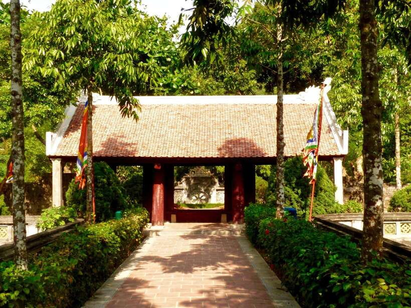 Hanoi: Ninh Binh, Hoa Lu, Trang An & Mua Cave Day Trip - Who should book this experience?