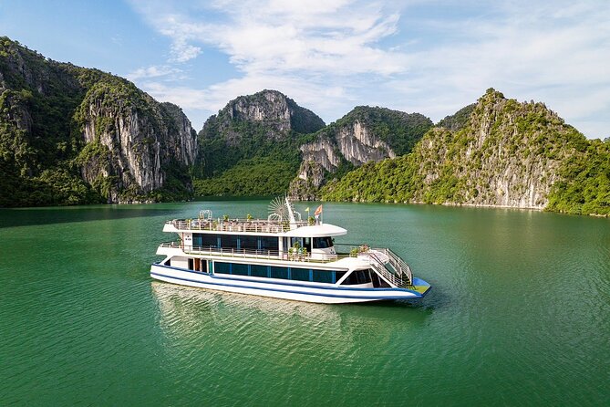 Hercules Grand Day Cruise Tour, Sung Sot Cave,Titop, Luon Cave - Buffet lunch with seafood and Vietnamese dishes