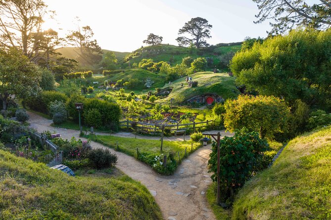 Hobbiton & Waitomo Caves Guided Day Trip from Auckland incl lunch - The early departure from Auckland