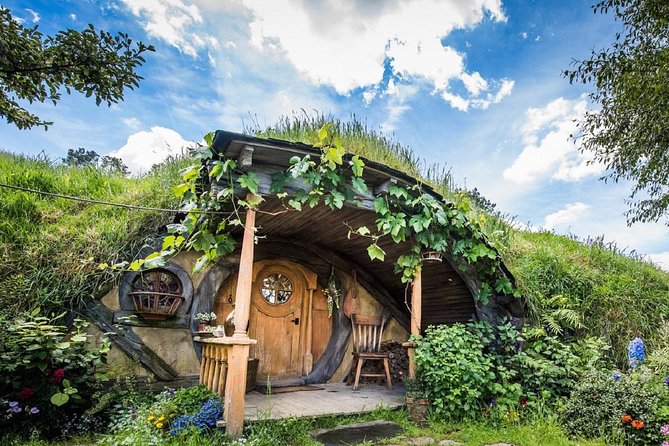 Hobbiton & Waitomo Caves Guided Day Trip from Auckland incl lunch - Hobbiton Movie Set: more than a film photo stop