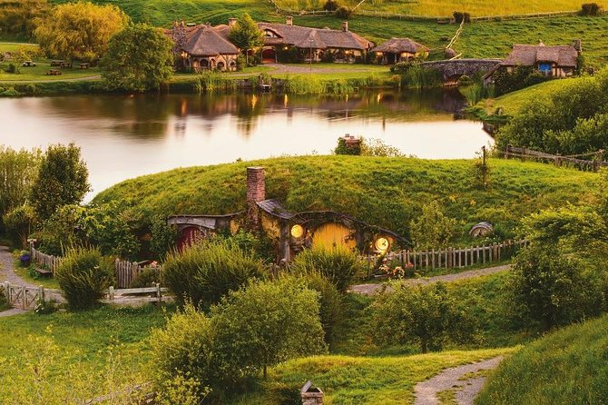 Hobbiton & Waitomo Caves Guided Day Trip from Auckland incl lunch - The Green Dragon Inn and included lunch