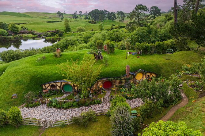 Hobbiton & Waitomo Caves Guided Tour from Auckland with Lunch - Leaving Auckland for the Waikato countryside