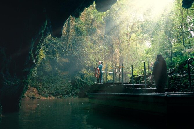 Hobbiton & Waitomo Caves Small-Group Tour W Lunch from Auckland - Karapiro: a short scenic pause