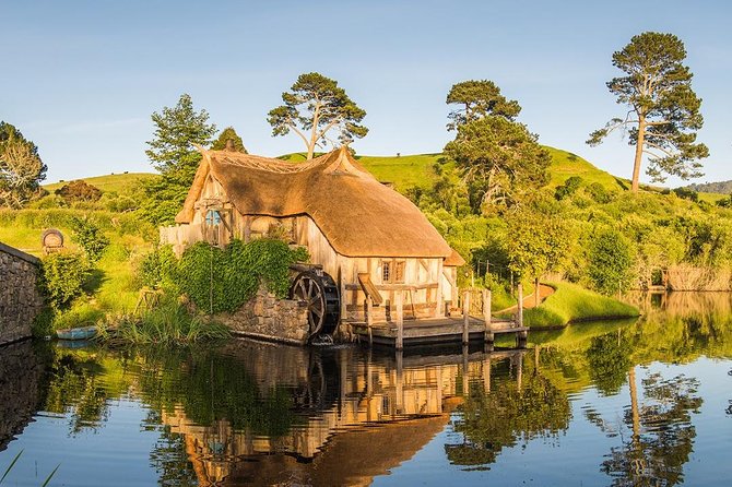 Hobbiton & Waitomo Caves Small-Group Tour W Lunch from Auckland - Otorohanga lunch stop