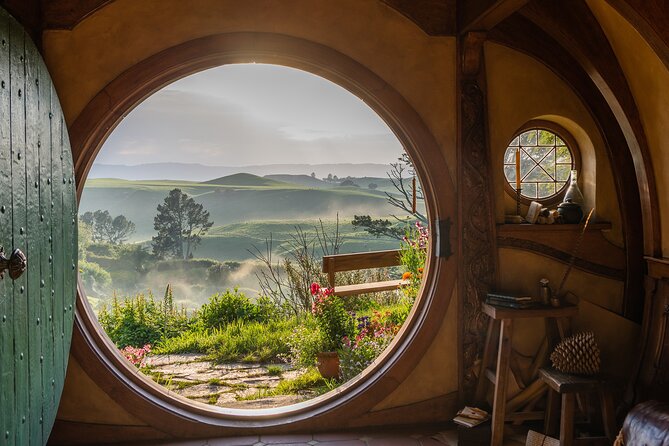 Hobbiton & Waitomo Caves Small-Group Tour W Lunch from Auckland - Waitomo Glowworm Caves: a quiet change of mood