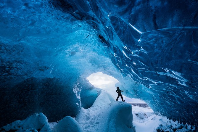 Ice Cave Tour in the National Park of Vatnajökull - The rough 4x4 ride to Vatnajökull
