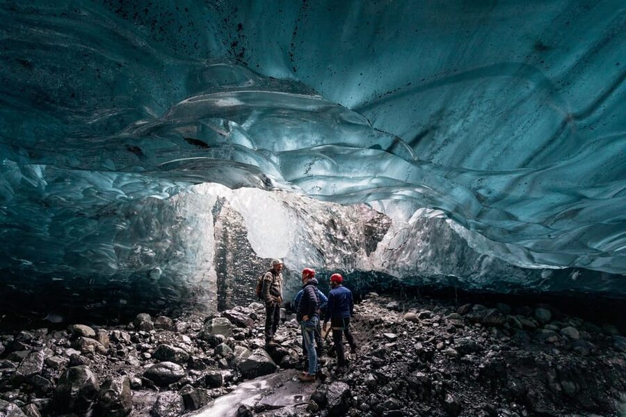 Jökulsárlón: Crystal Ice Cave Super Jeep Tour - Managing crowds in a famous natural cave