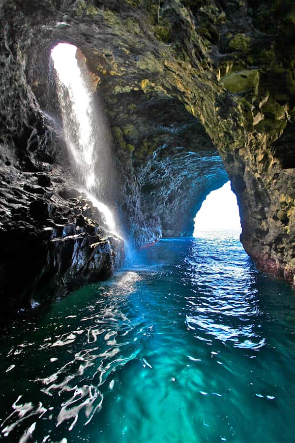 Kauai: Nā Pali Coast Zodiac Raft Sea Caves + Snorkel - How the crew handles rough weather