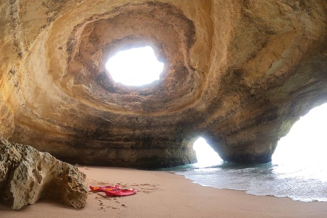 Kayak Benagil Cave with 1st kayak tour company - Cão Raivoso Beach and Gruta dos Algarinhos