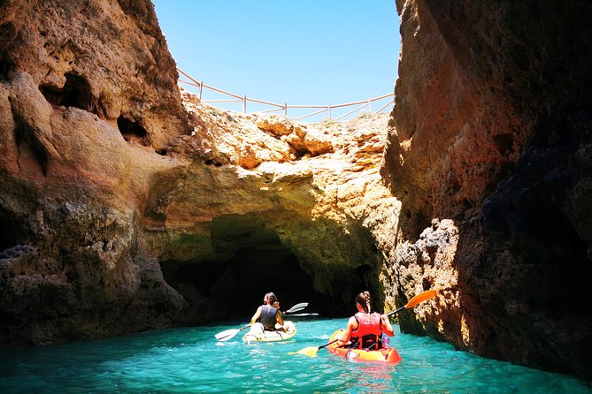 Kayak Benagil Cave with 1st kayak tour company - The launch from R. dos Pescadores