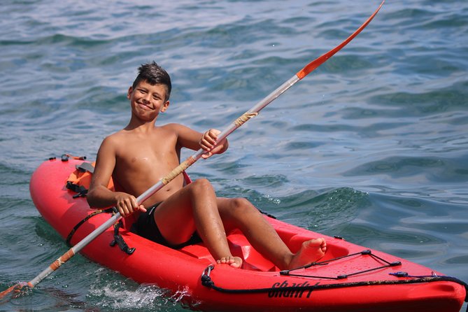 Kayak tour in Lagos to visit the caves. - Meeting at Cais da Solaria