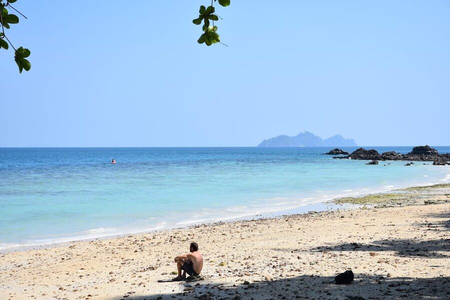 Koh Lanta: 4 Islands and Emerald Cave Tour by Longtail Boat - Koh Maa: fish, coral, and giant bats