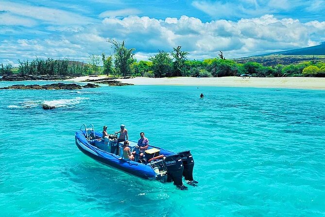 Kona Snorkel Tour: Captain Cook Reef Snorkel, Dolphin & Sea Caves - Smart packing advice for this boat