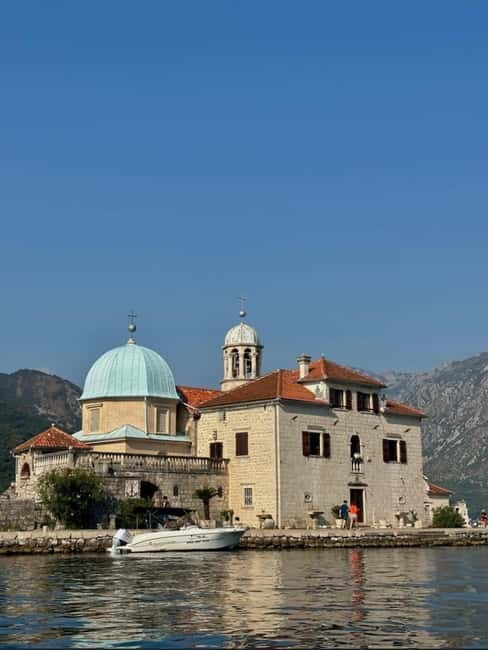 Kotor: Our Lady of the Rocks and Blue Cave Group Boat Tour - Park Slobode: arrive early and find the right boat