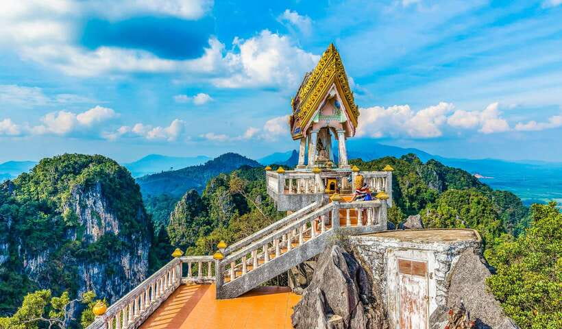 Krabi: Tiger Cave Temple, Emerald Pool and Hot Springs Tour - Lunch at a local restaurant