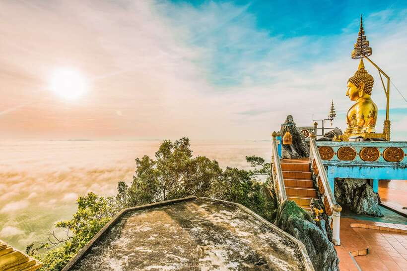 Krabi: Tiger Cave Temple, Emerald Pool and Hot Springs Tour - Guides make the schedule work
