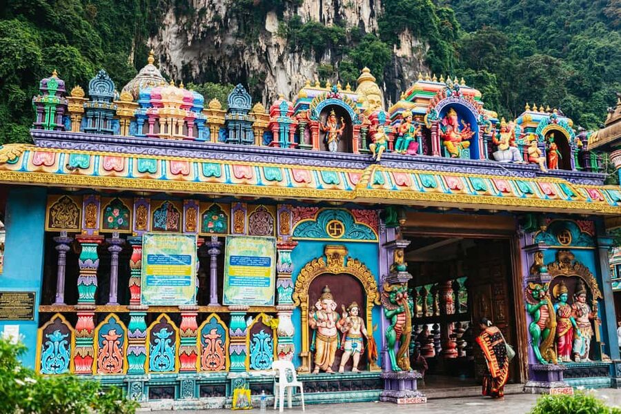Kuala Lumpur: Batu Caves Half-Day Tour with Pick-Up Option - Meeting Lord Murugan at the foot of the stairs