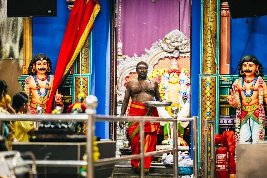 Kuala Lumpur: Batu Caves Half-Day Tour with Pick-Up Option - Pickup, meeting points, and timing