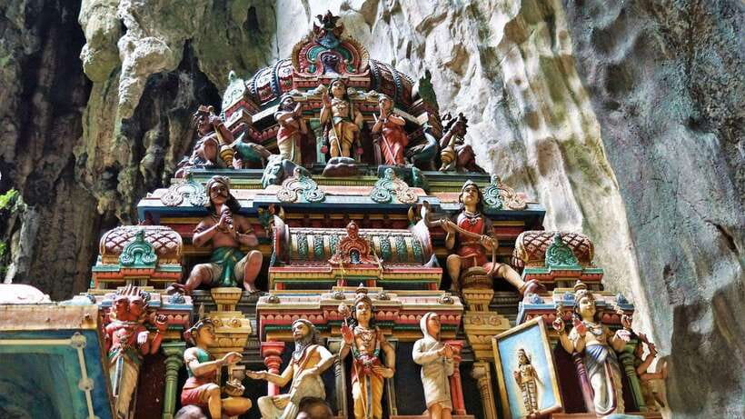 Kuala Lumpur: City Tour & Batu Caves Combo - Batik, chocolate, and the shopping angle