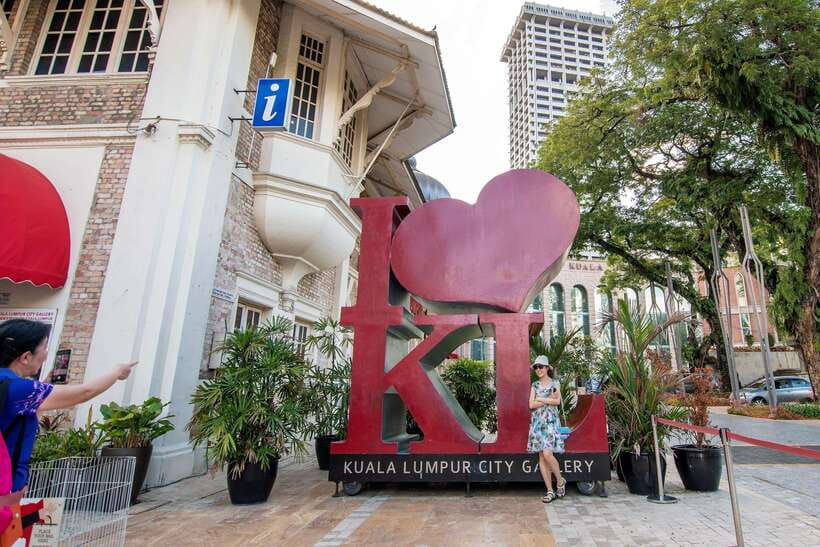 Kuala Lumpur: City Tour & Batu Caves Combo - The Golden Triangle and Petronas Twin Towers