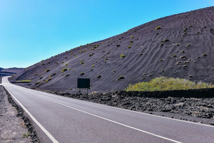 Lanzarote: Volcanos of Timanfaya and Caves Tour with Lunch - Guides, buses and the practical side