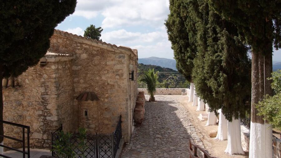 Lassithi, Zeus Cave, Olive Mill Farm & Knossos Combo Tour - Knossos: the main historical event