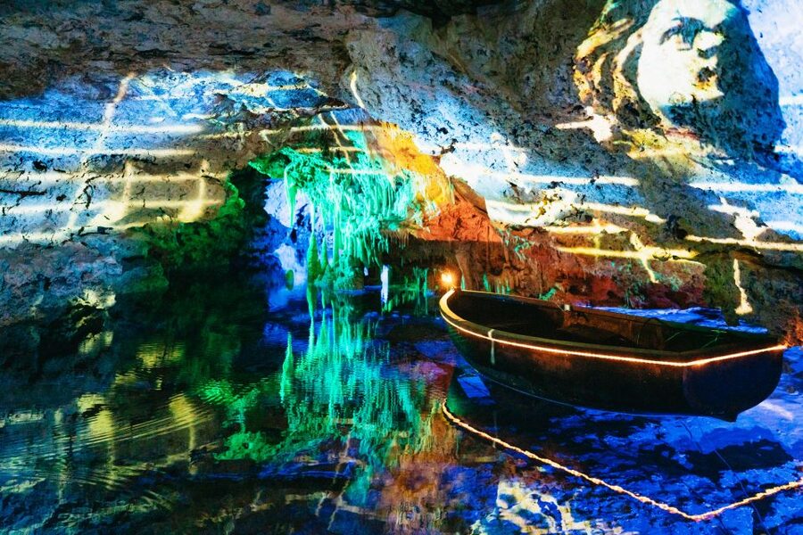 Mallorca: Caves of Drach Day Trip & Optional Caves of Hams - The Majorca pearl stop: useful context, limited shopping value