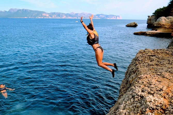 Mallorca: Kayaking, Sea Cave, Cliff Jumping & Snorkel Tour - Snorkeling and the search for treasure