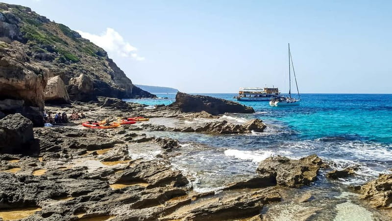 Mallorca: Sea Caves Kayaking Tour, Snorkeling & Snack - Guides, safety, and the value of the motorboat