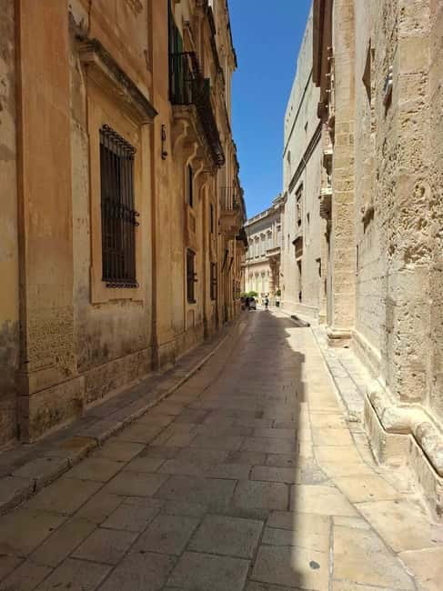 Malta: 5 hr Vintage Bus Tour - Mdina & Blue Grotto inc. food - Mdina: the strongest final stop