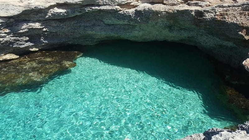 Malta: Comino, Santa Maria Bay, Blue Lagoon & Sea Caves Tour - Blue Lagoon: beautiful water, busy shore